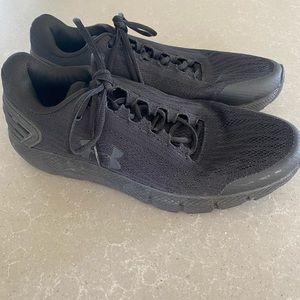 Under Armour Shoes (like brand new)